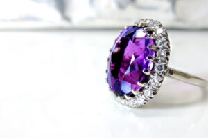 Bijou de marque : comment bien le revendre sur Paris ?